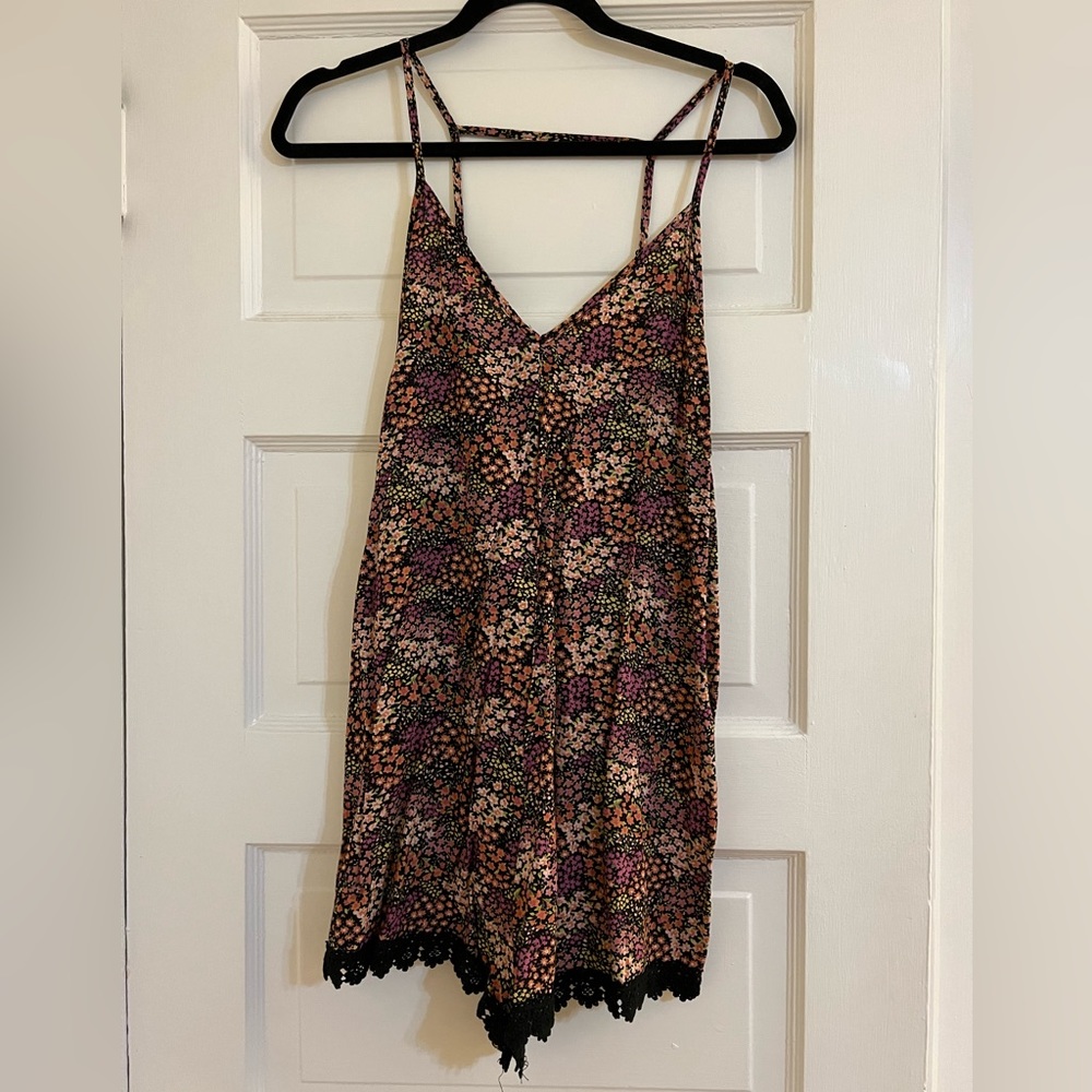 En Creme Thin Strap Open Back Floral Print Jumpsuit/Romper with Lace Detail Hem